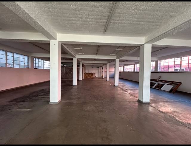 500M² BUILDING TO LET IN WOODSTOCK